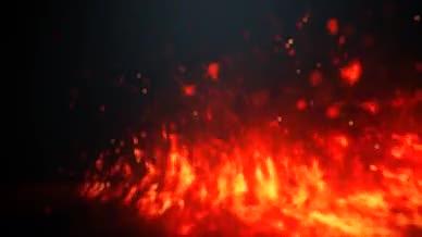 在地面燃烧的远景火焰视频的预览图
